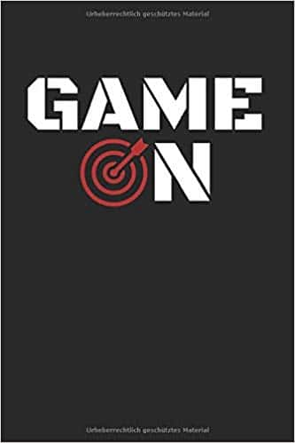 Darts Notizbuch mit Game On Aufdruck – Tagebuch und Scorebuch für Dartspieler